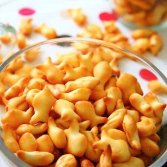 Túi 500g Bánh qui bơ sữa hình cá tuổi thơ