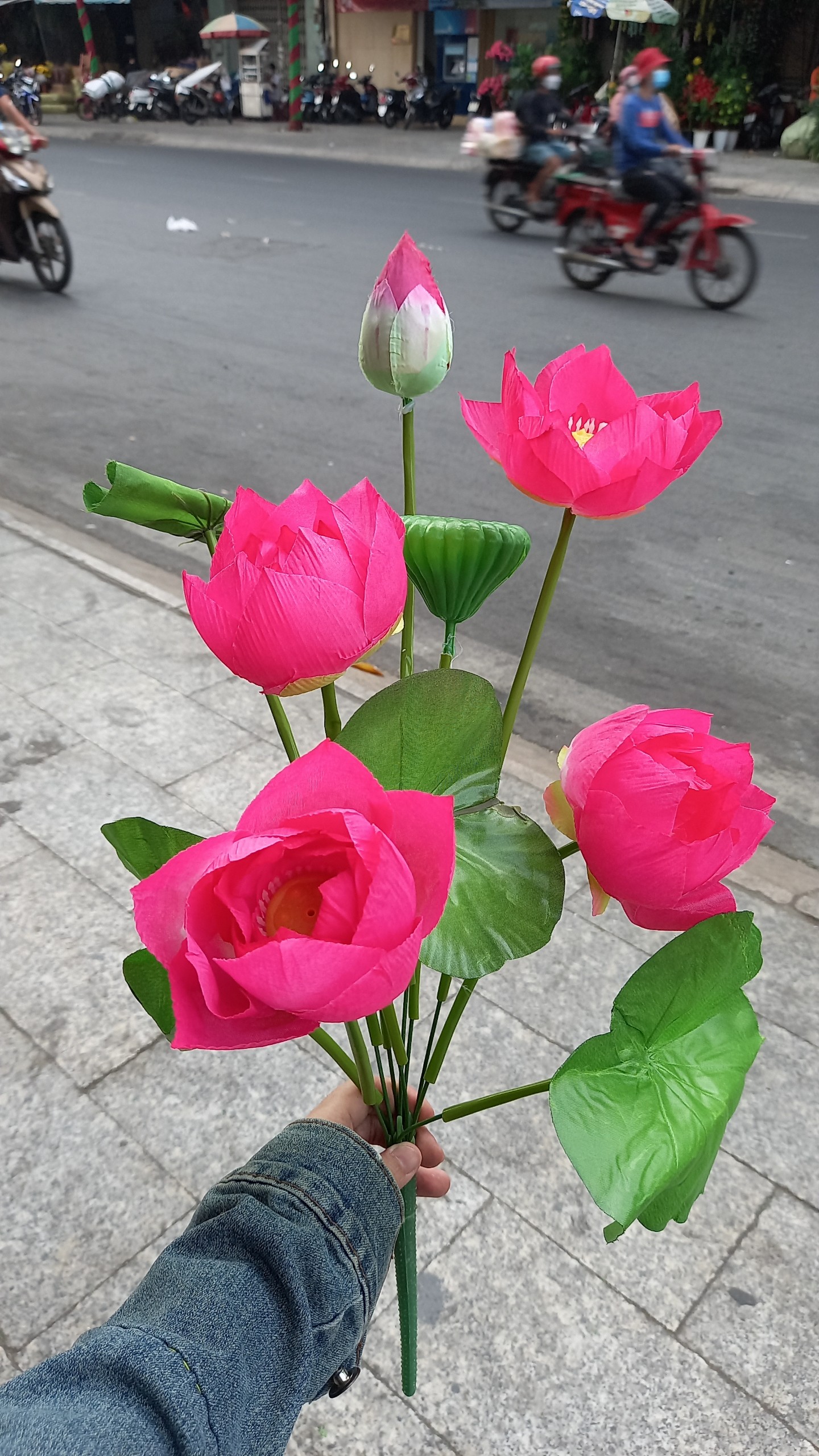 [HCM]1 Bụi sen VN giả 50cm - Hoa giả - Hương Flower