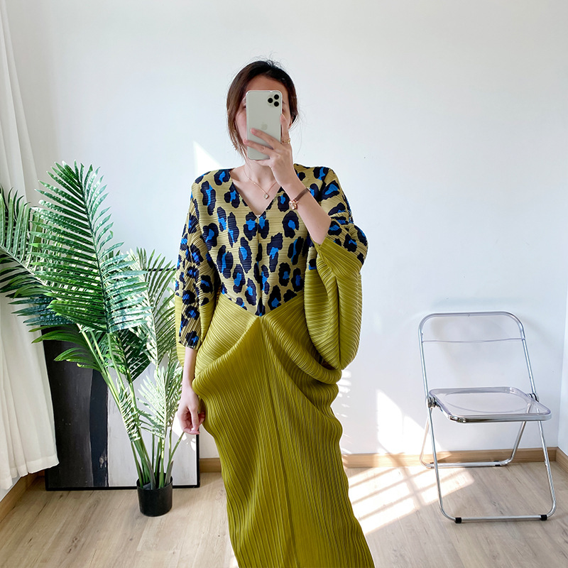 Miyake Đầm Xếp Ly Phối Màu Họa Tiết Da Báo Váy Dài Cổ Chữ V Tay Cánh Dơi Mỏng Và Ngoại Quốc X215