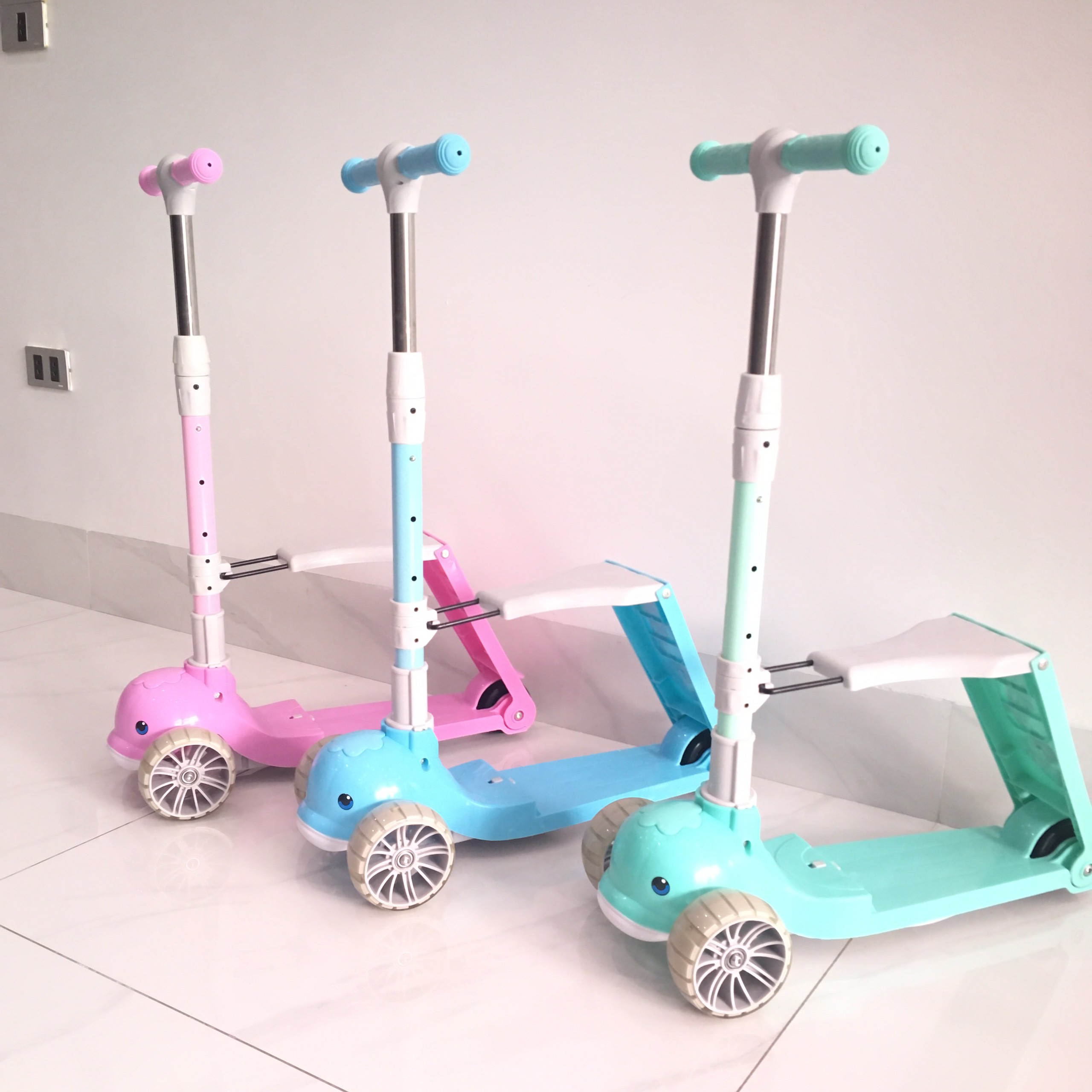 Xe trượt scooter, đồ chơi vận động trẻ em kết hợp trượt và chòi chân 2