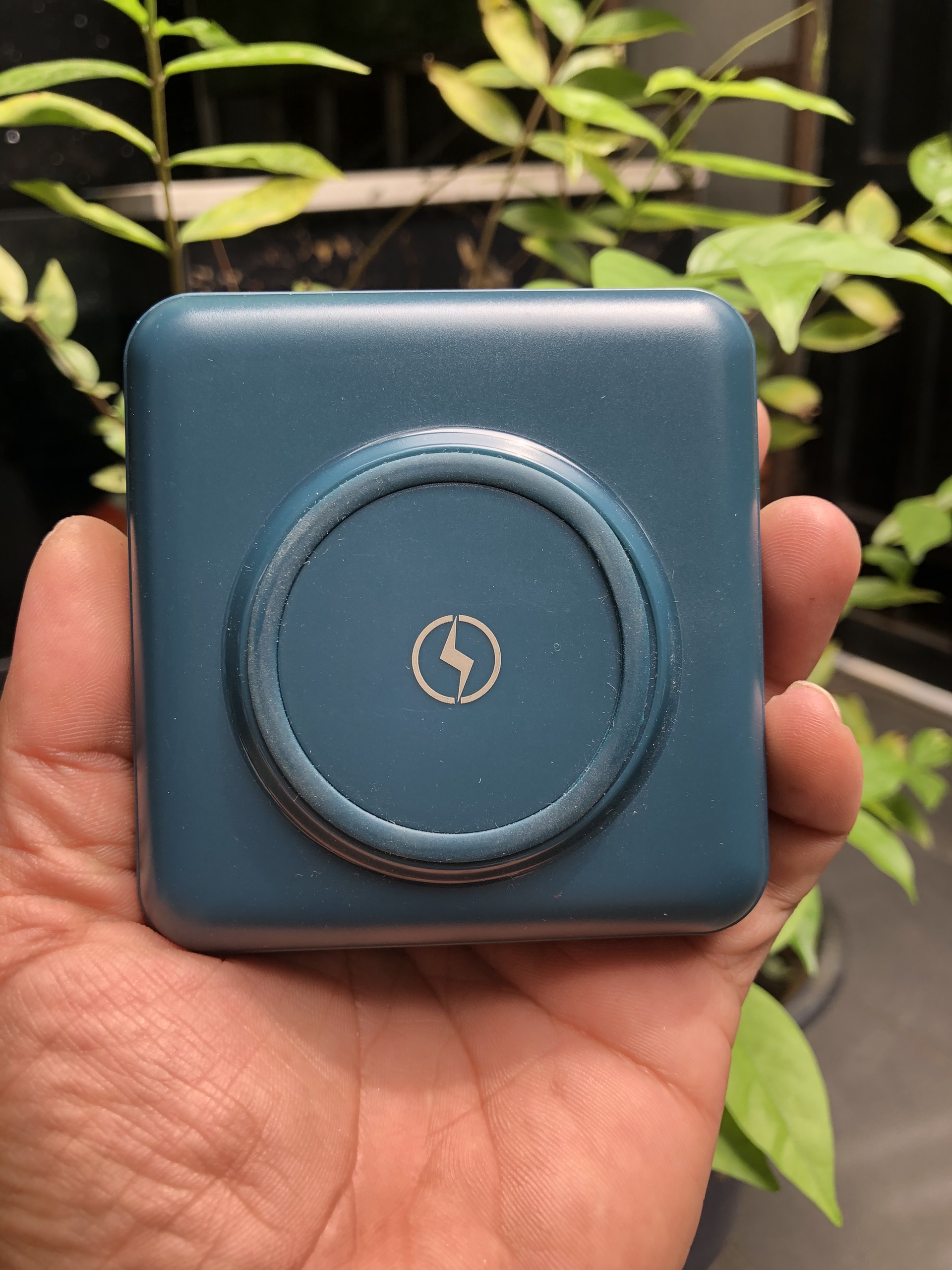 {Hot sale)Pin sạc dự phòng Wireless dung lượng 10.000mAh tích hợp thêm 4 cổng sạc