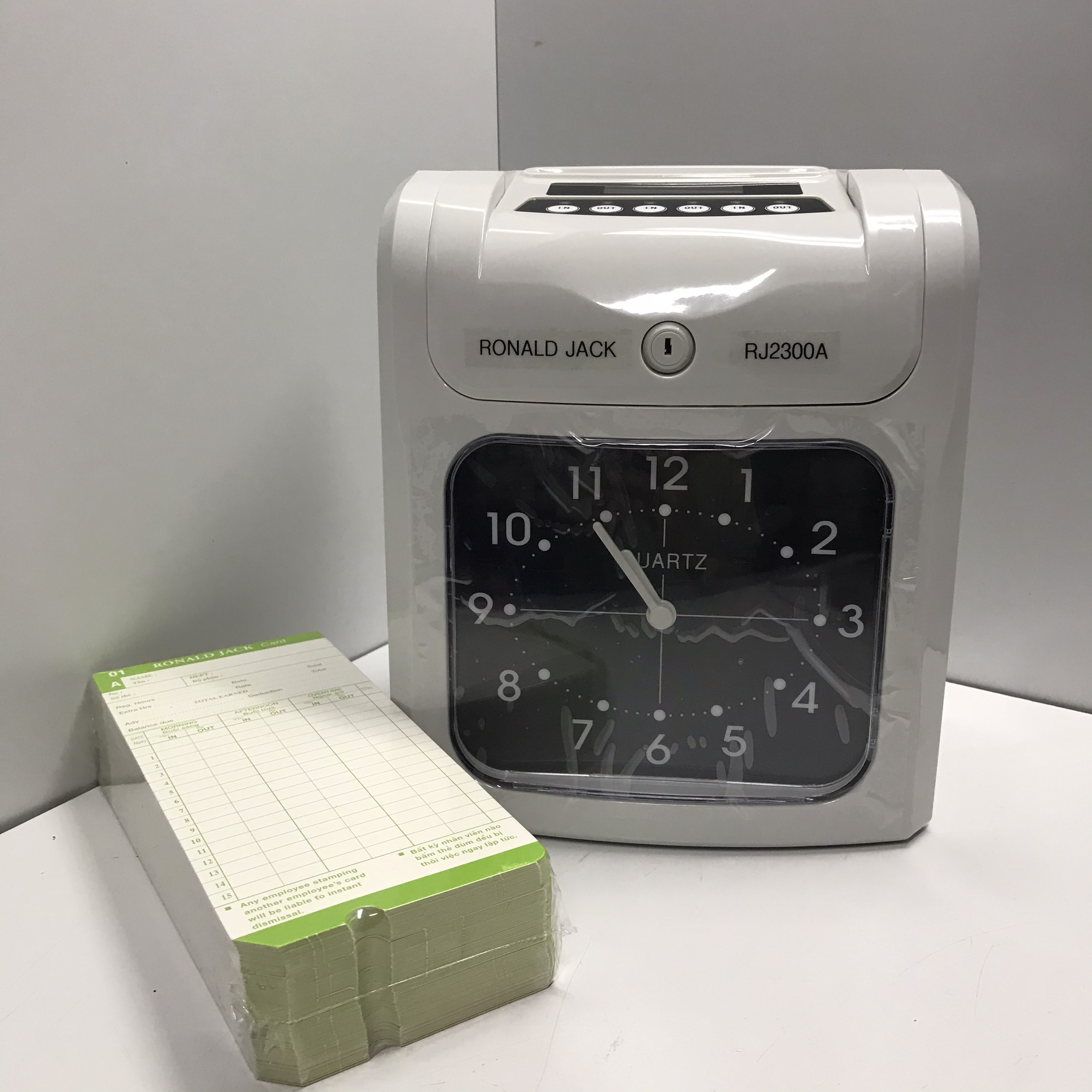 Máy Chấm Công Thẻ Giấy Ronald Jack RJ-2300A ( Tặng kèm 200 thẻ)