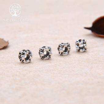 Charm bạc chặn hạt hoa xỏ ngang - NQ Jewelry