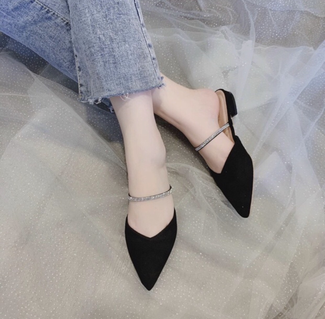 Sục nữ quai đá mũi nhọn đi tôn dáng điệu đà