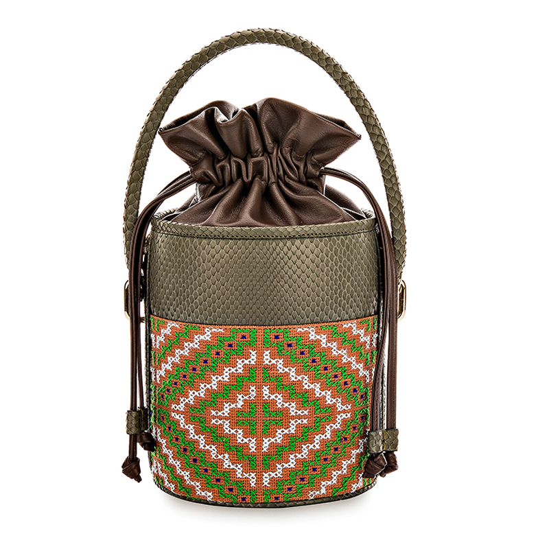 [S'UVIMOL] Toffee (Regular) - Proudly Thai Collection - Olive กระเป๋าถือทรงกระบอกตัดเย็บด้วยหนังงูและผ้าทอชาวเขาสีโอลีฟ จากศูนย์ศิลปชีพในสมเด็จพระนางเจ้าสิริกิ ราคา 34,900 บาท*ส่งฟรี
