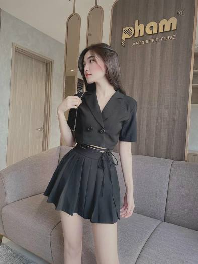 Set bộ áo croptop kèm chân váy cực xinh , chuẩn form , chất liệu tuyết mưa