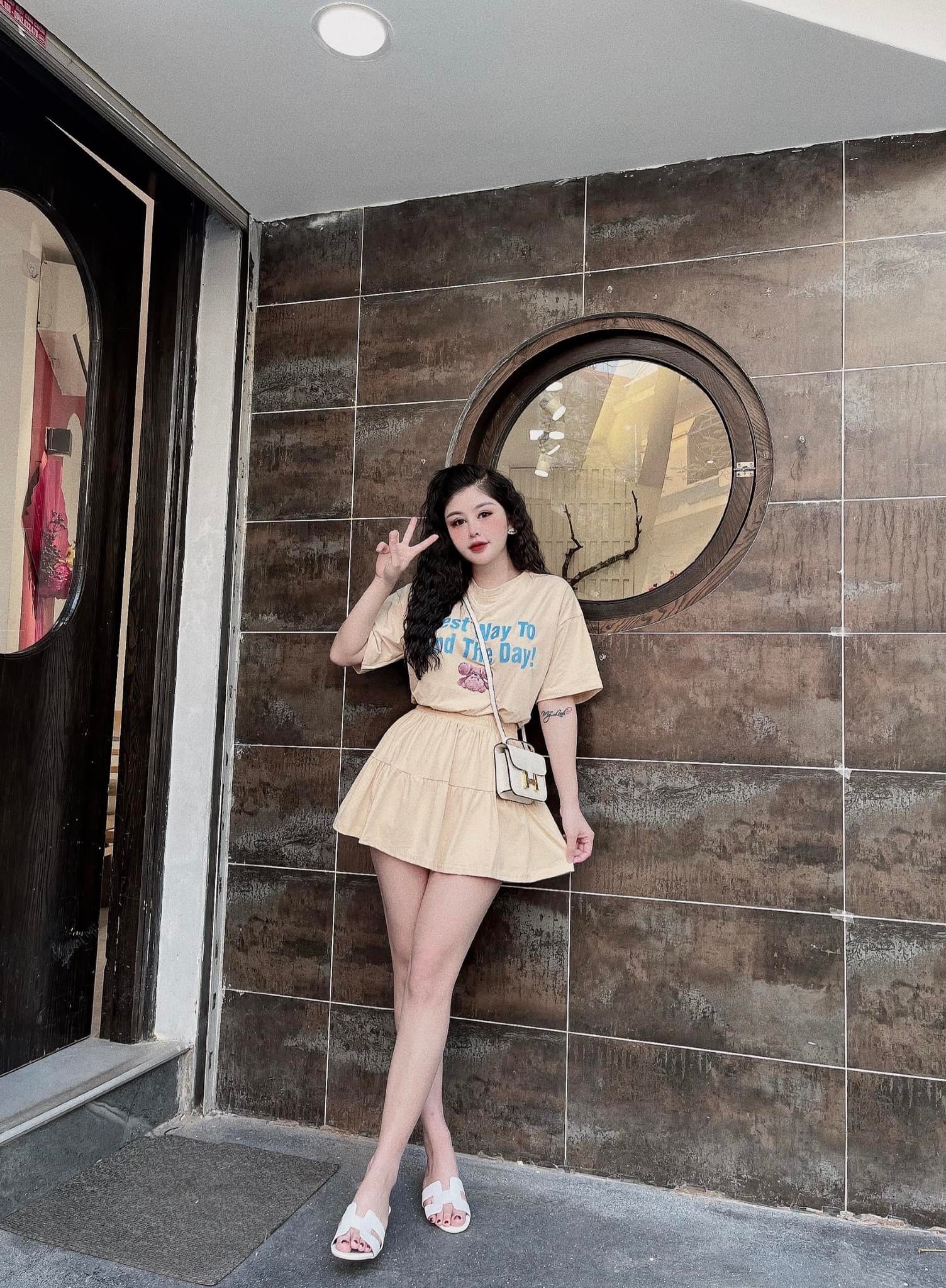 Set bộ xinh dã man luôn nè các ty oiiiiii , chân váy có quần lot trong nha