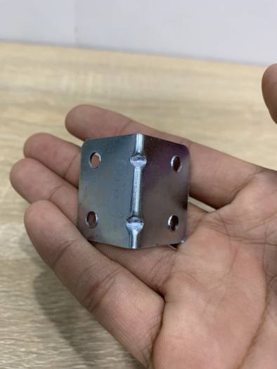 Ke góc vuông sắt mạ kẽm chữ L dày 1 ly bản rộng 3.3 cm (2.5 x 2.5 x 3.3 cm)