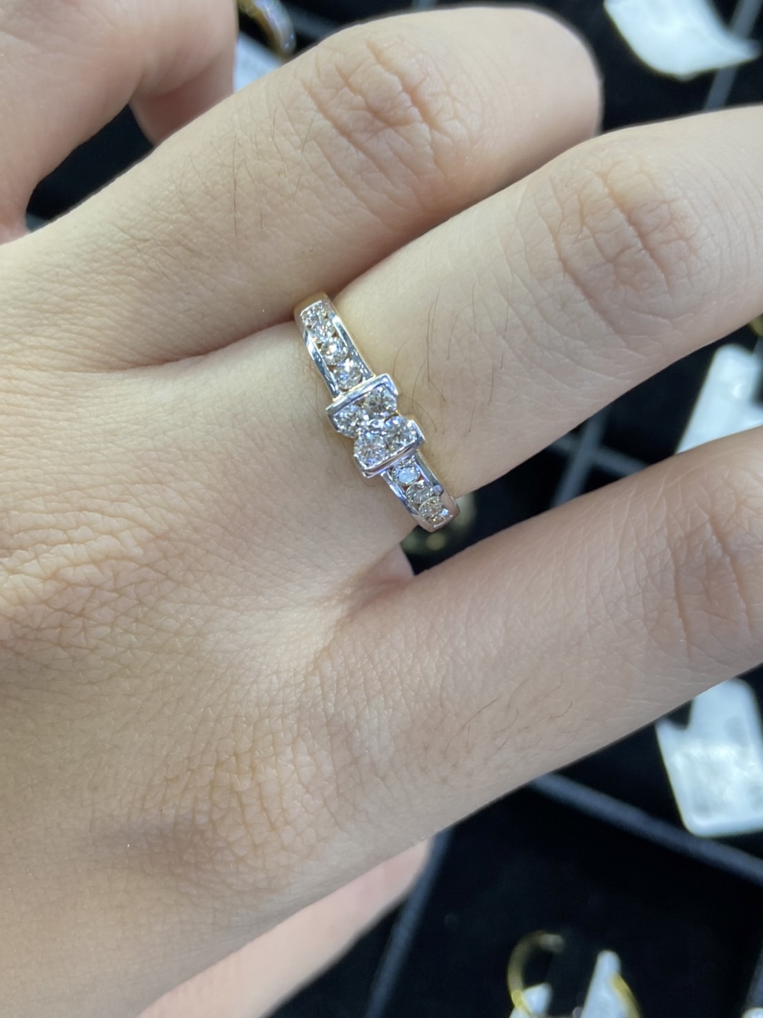 SPK-แหวนเพชรแท้เบลเยียมรวม 12/0.38 กะรัต น้ำหนักทอง 1.82 กรัม ทรงเหลี่ยม ราคา 13,999 บาท*ส่งฟรี