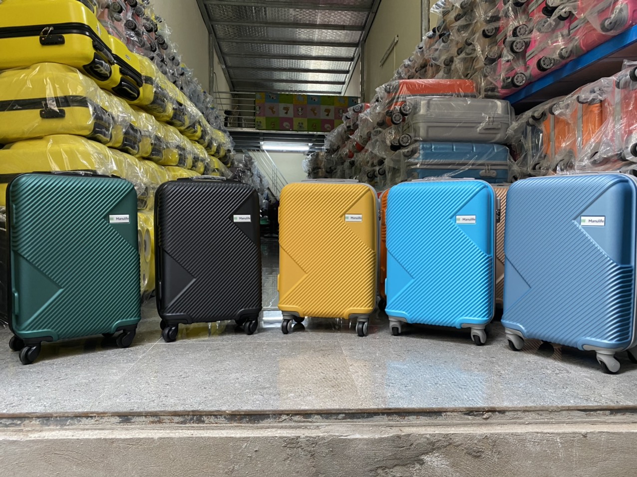 Vali xách tay size 20inch logo hãng bảo hiểm Manulife