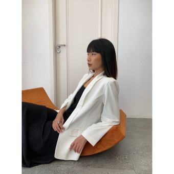 Blazer 2 màu trắng và đen