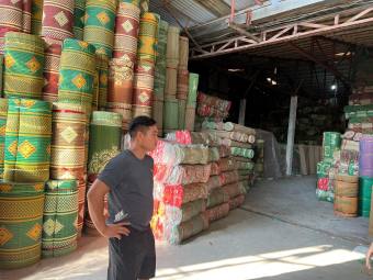 Chiếu nhựa ăn cơm 3m. 4m hàng Việt Nam chất lượng cao (giao màu ngẫu nhiên)