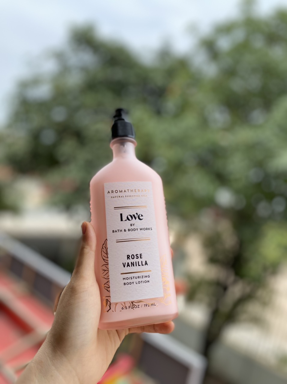 Lotion dưỡng thể bath & body works aromatherapy rose and vanilla