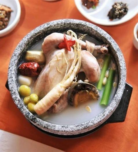 Canh gà hầm sâm Hàn Quốc túi lớn 850g