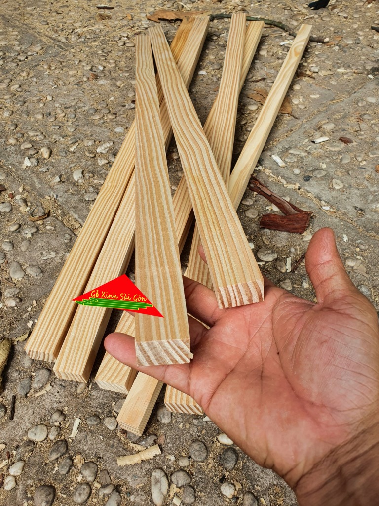 Thanh gỗ thông vuông 2x3cm, dài 80cm bào láng 4 mặt dùng làm khung sườn,làm thùng gỗ decord, đóng chuồng thú cưng, DIY..