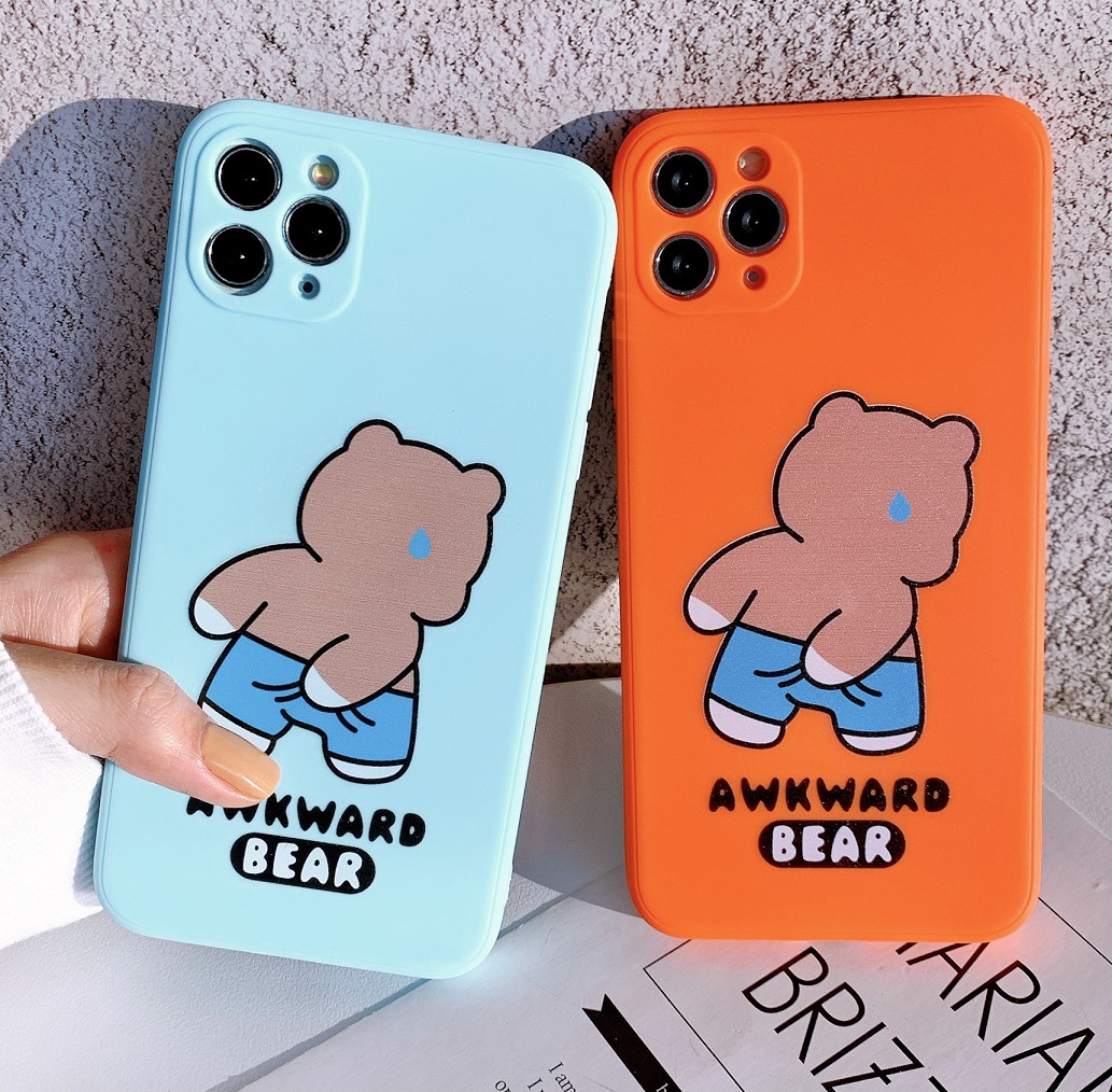 Ốp lưng silicon màu bảo vệ camera awkward bear