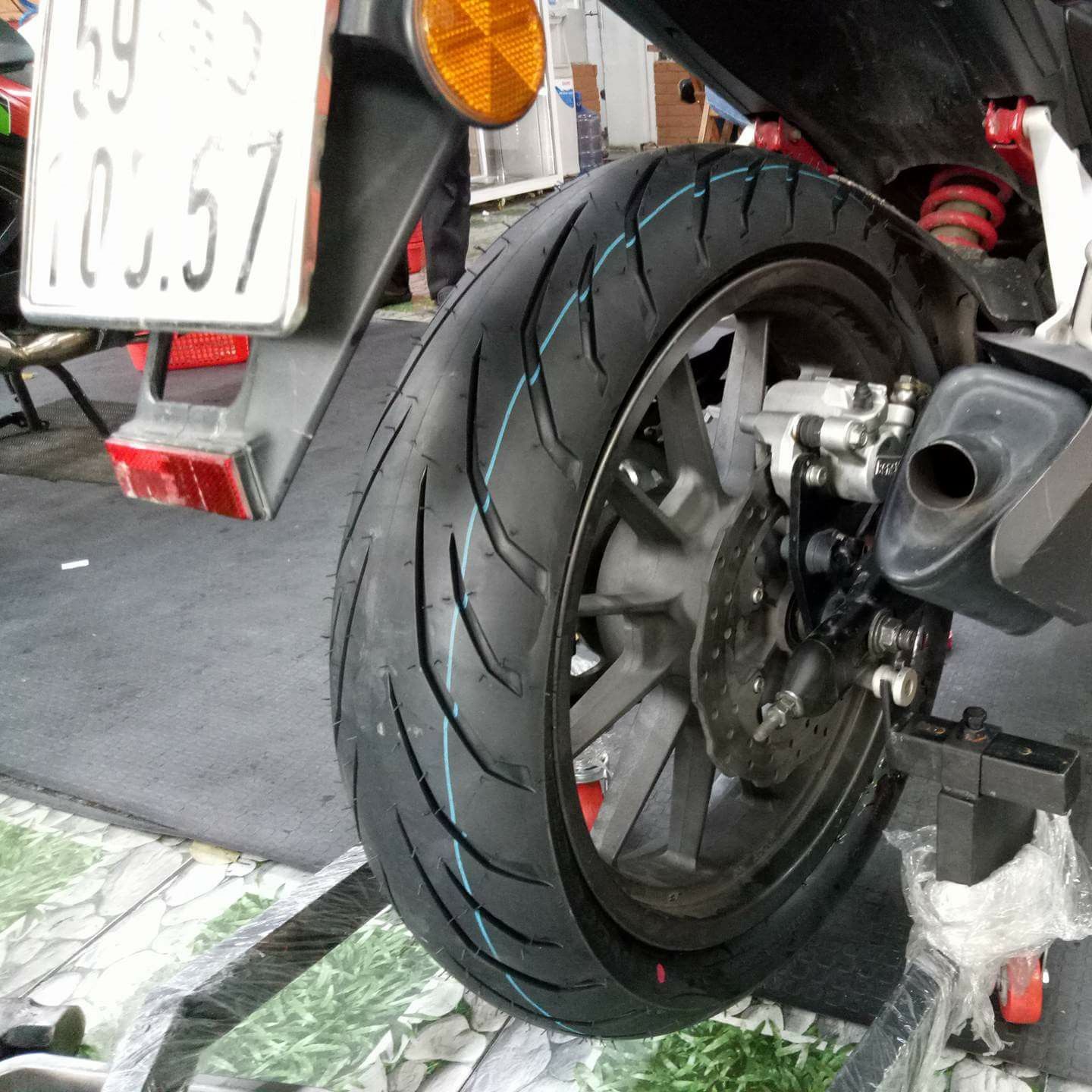 Vỏ Pirelli 150/60-17 Angel City (150011)