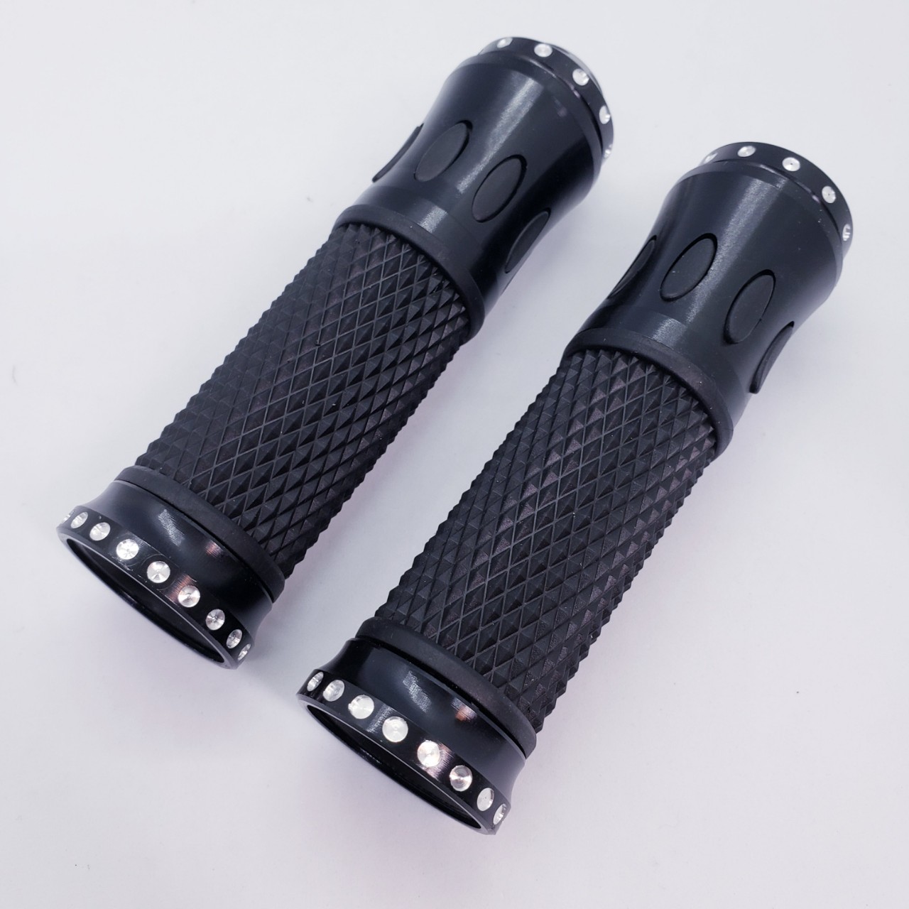 2 Bao tay cầm xe máy có gù nhôm cnc kiểu bông sen màu đen cao cấp gắn nhiều dòng xe máy