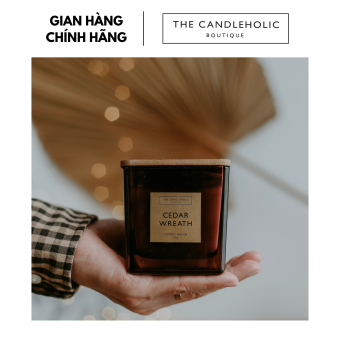 Nến thơm The Candleholic CEDAR WREATH (Hương gỗ tuyết tùng)