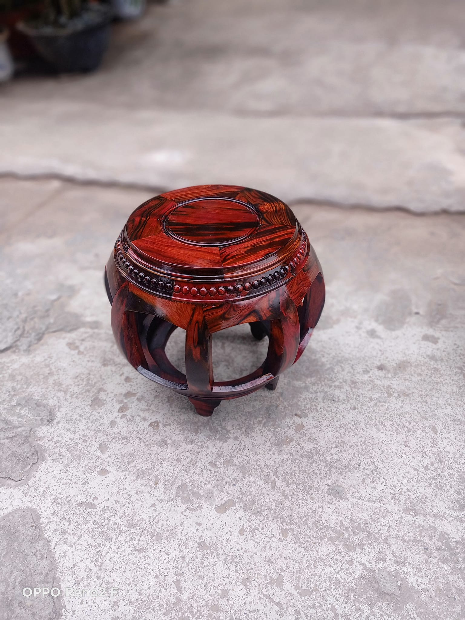 đôn trống gỗ trắc kích thước cao 35 cm đường kính mặt 28 cm.