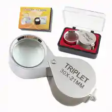ภาพขนาดย่อสินค้าแว่นขยายส่องพระ กล้องส่องพระ สีเงิน ขนาด 30x21 mm. No. MG55367 ( แว่นขยาย แว่นส่องพระ แว่นส่องเพชร กล้องส่องเพชร แว่นขยายพับได้ แว่นขยายพกพา )