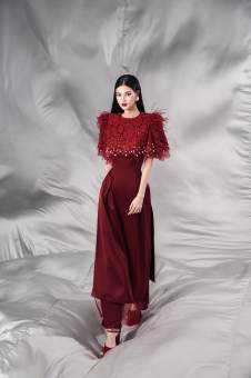Áo dài lông đà điểu đỏ với lụa satin by Jadeite