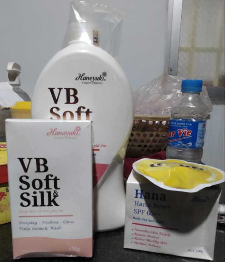 Combo chai sua tam truyen trang 1200ml và dung dich ve sinh hana soft silk ms555888
