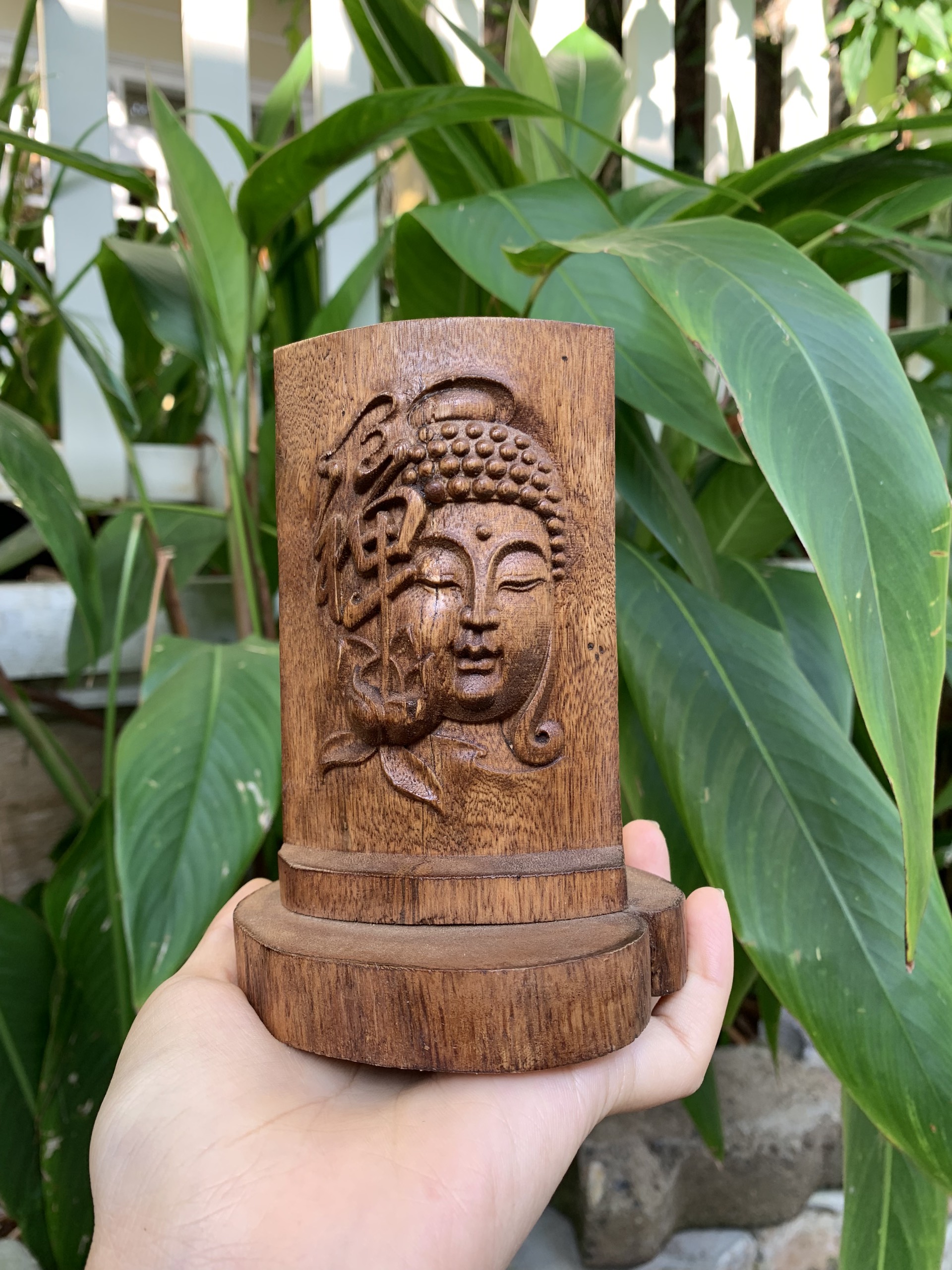 Tượng phật A Di Đà phong thủy gỗ trầm hương tốc tự nhiên cầu bình an, may mắn, sức khoẻ và tài lộc để bàn làm việc, taplo xe ô tô