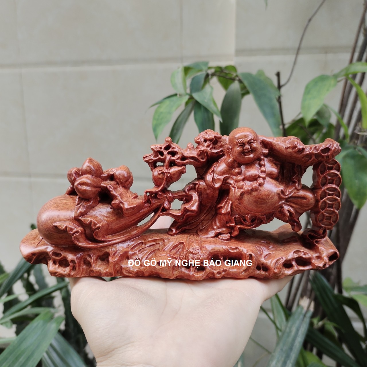 Tượng phật di lặc để ô tô gỗ hương