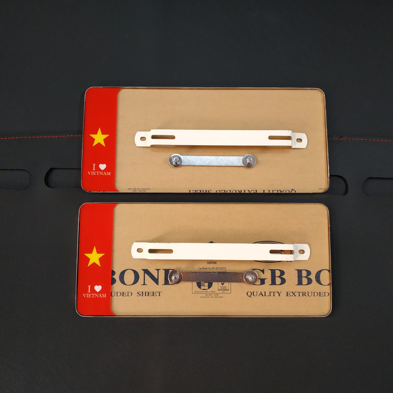 Khung biển số ô tô có cờ- inox meca, khung cầu đủ phụ kiện- Một bộ hai biển số trước và sau