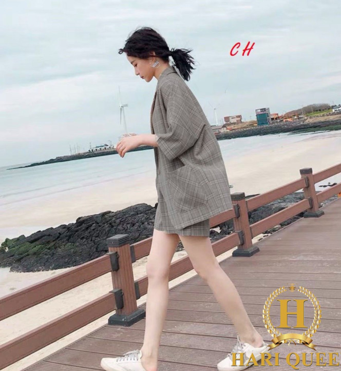 Áo vest kẻ kết hợp quần sooc