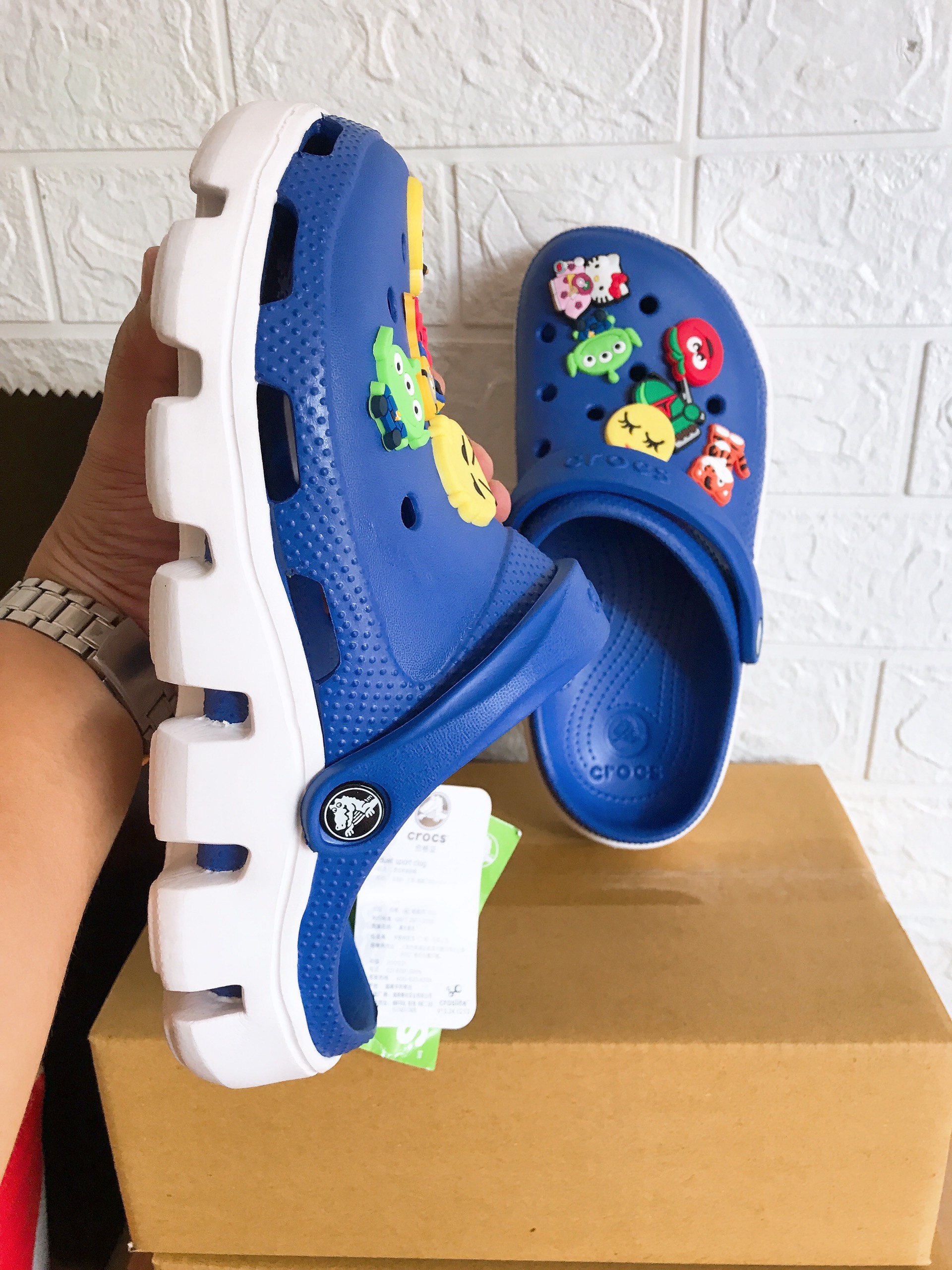 [TẶNG hộp CROCS + 10Jitbitz] DÉP CROCS Xanh dương đế trắng - BIMBUN SHOES - DÉP NAM DÉP NỮdép cá sấu - dép crocs - dép sục - dép nam - dép nữ - dép quai hậu nữ - dép cross - dép sandal nữ - - dép cặp - dép quai ngang