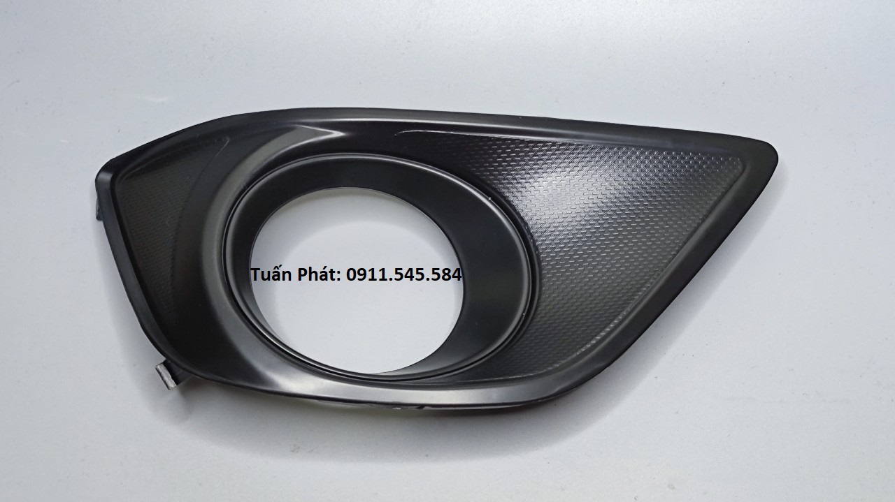 Ốp đèn gầm innova 2012-2013