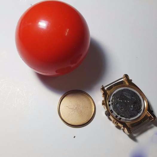 Bóng mở nắp đáy đồng hồ