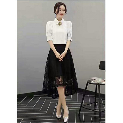 Chân váy xòe 2 lớp với lớp ngoài ren hoa màu đen tinh tế