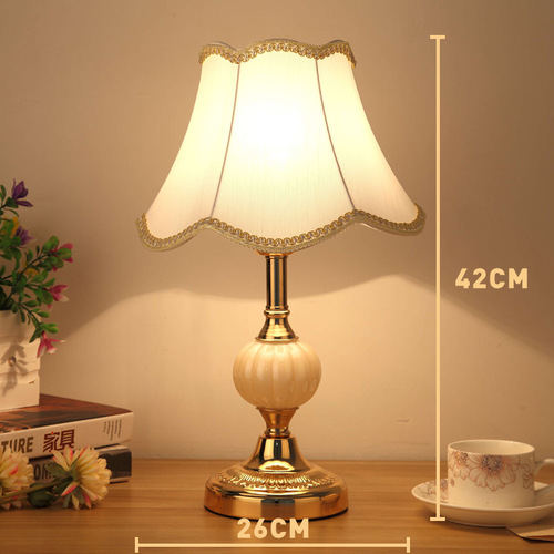 ยุโรปสไตล์แก้วธรรมดาตารางโคมไฟแฟชั่น Warm Light ห้องห้องนอนตกแต่งโคมไฟข้างเตียงขอ