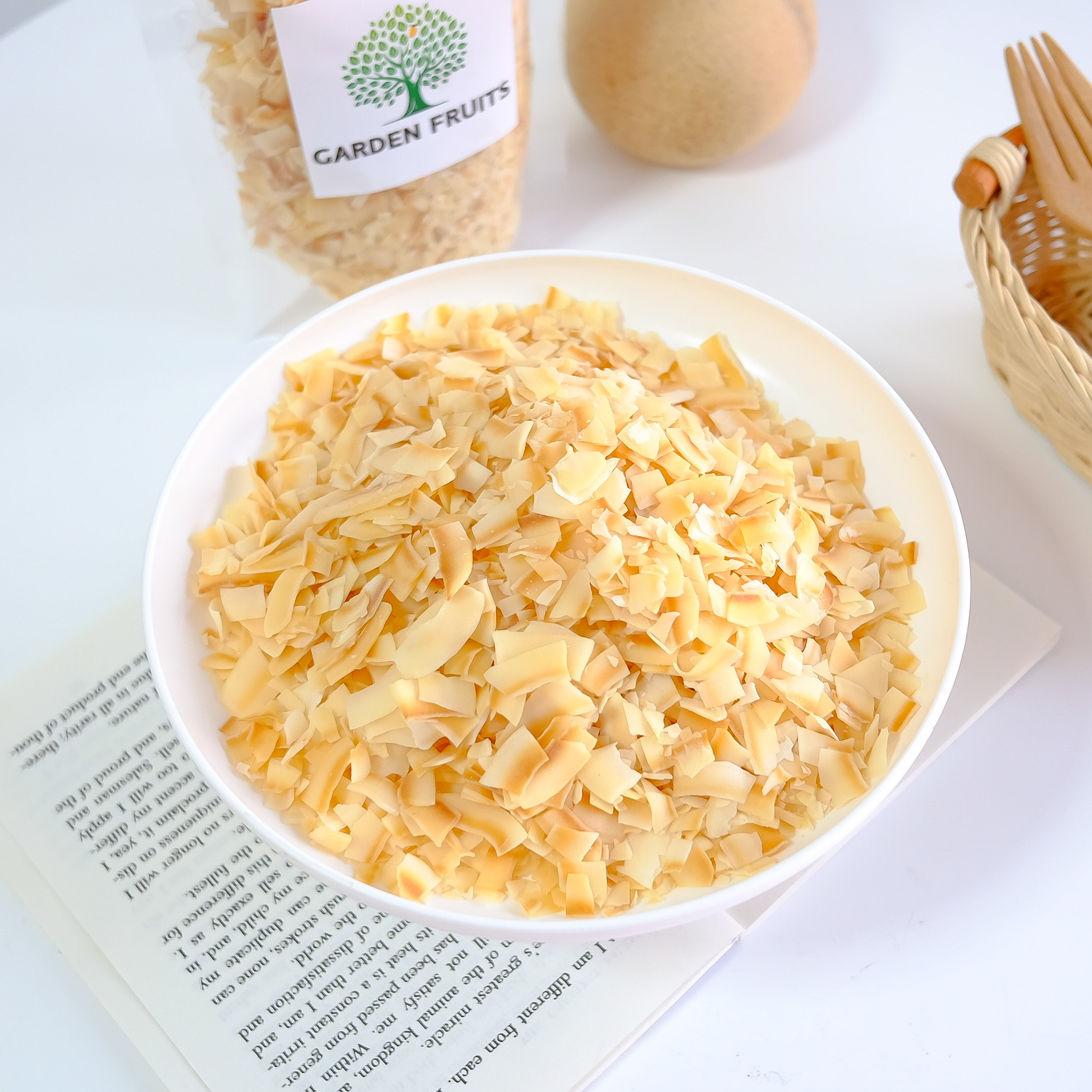 Coconut Chip Slice มะพร้าวอบกรอบ หอม มัน อร่อยแบบฟินๆ เพลินๆ ผลไม้อบแห้ง เกรด A By Garden Fruits ราคา 245 บาท*ส่งฟรี