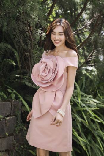 Váy Đầm - Pink Square Neck Midi Raw Dress