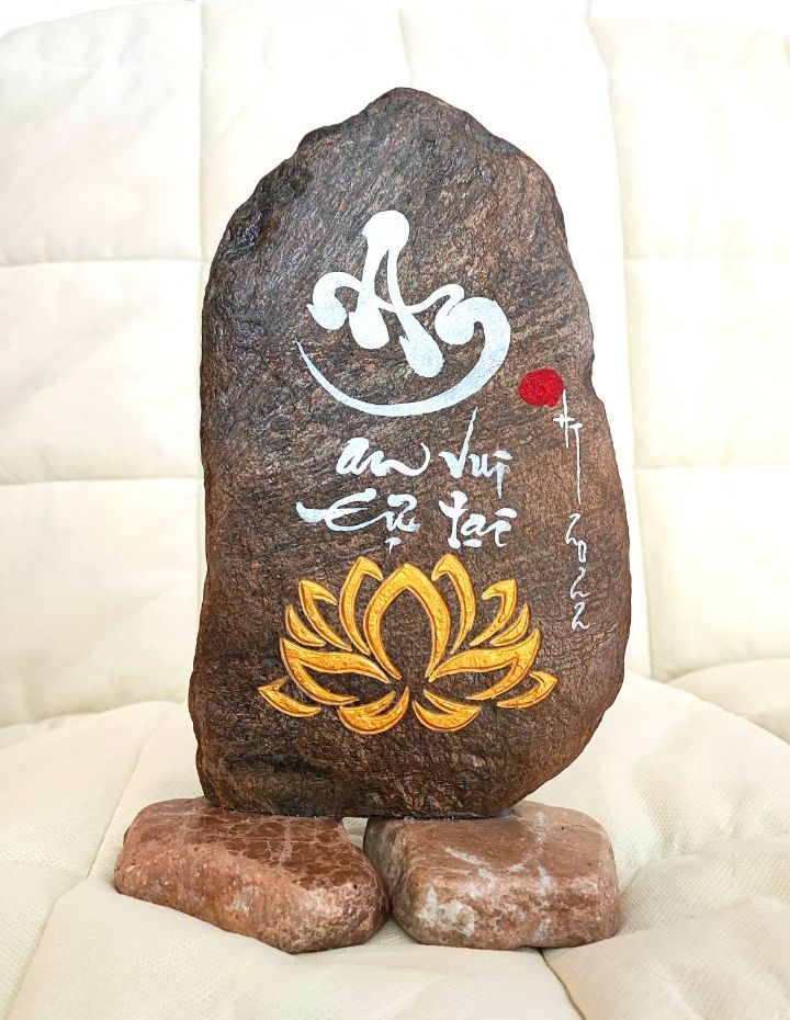 Thư pháp trên đá chữ An
