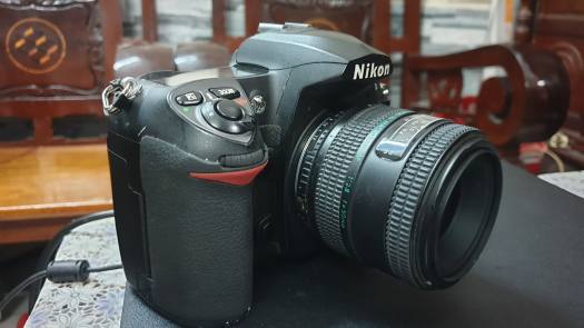 Máy ảnh Nikon D200 + lens 50mm F2.8 - combo chuyên chân dung - Mới 95%