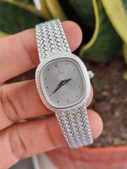 Đồng hồ nữ Cyma dây thép lụa hàng Thuỵ Sĩ chạy pin