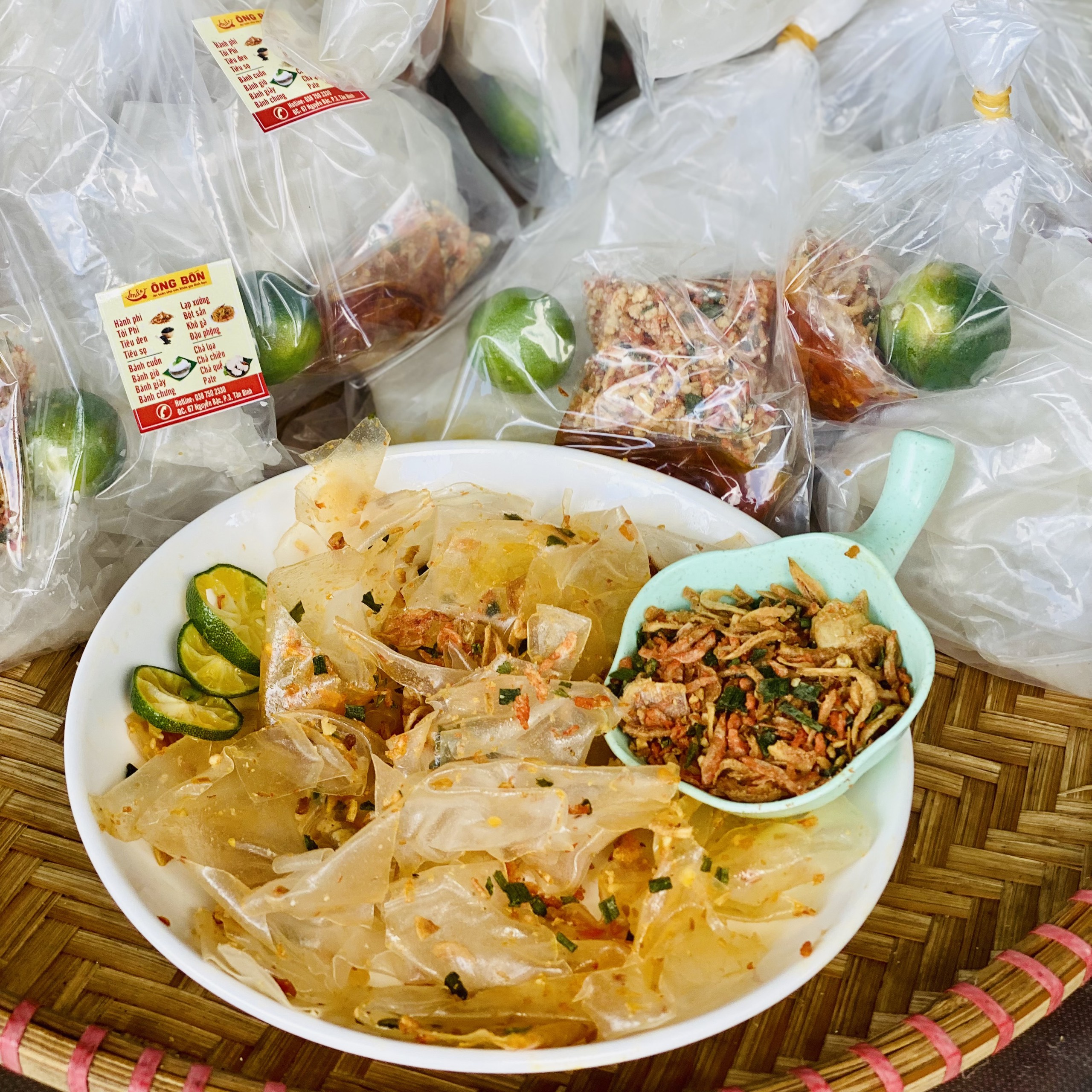 Bánh tráng sa tế, muối tôm hành phi, tắc - mới mỗi ngày