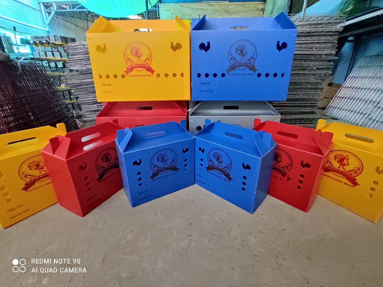 Thùng nhựa gà size trung : dai 50 rộng 24 cao 35