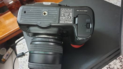 Máy ảnh Nikon D200 + lens 50mm F2.8 - combo chuyên chân dung - Mới 95%