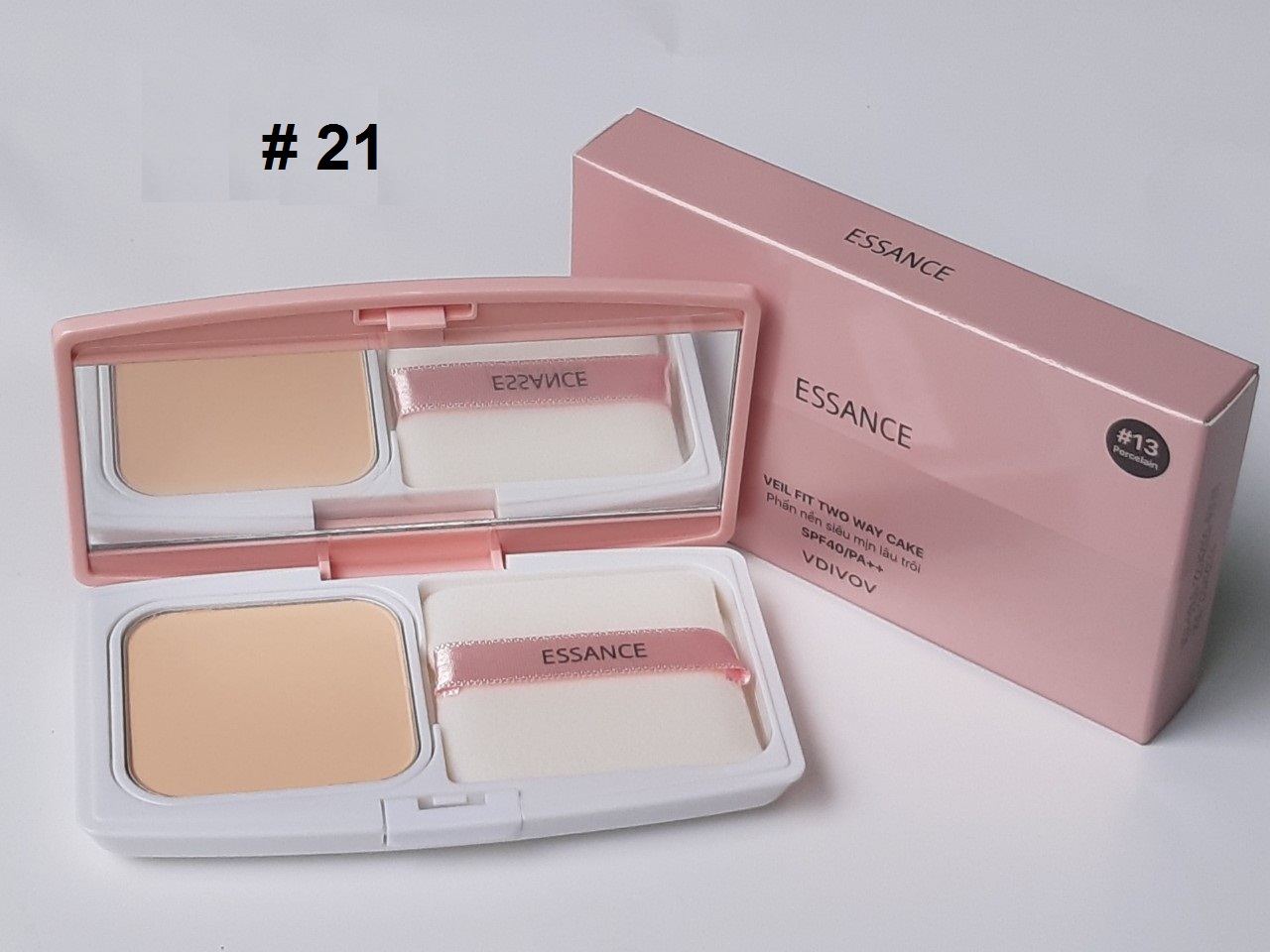 Essance Silky Pact 11g Pressed Powder Controls Oil, Smooths and Naturally Brightens Makeup That Lasts All Day.
