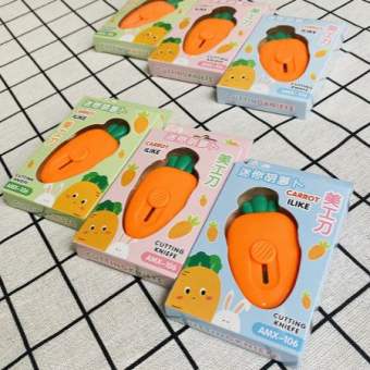 Dao rọc giấy mini hình củ cà rốt dao rạch giấy, sticker dễ thương