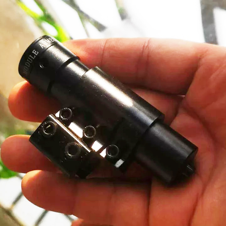 Đèn Laze Chỉnh Tâm Trái / Phải Tia Đỏ Pin Cúc Áo Gắn Rảnh Giá Rẻ ( laser, la de, rãnh ranh )