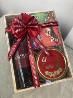 Hộp Quà Tết, Giỏ Quà Tết, Hộp gỗ với các sản phẩm thương hiệu Cao Cấp, Sang Trọng Tặng Quà Dịp Tết 2023 ( Kèm Túi Đựng)