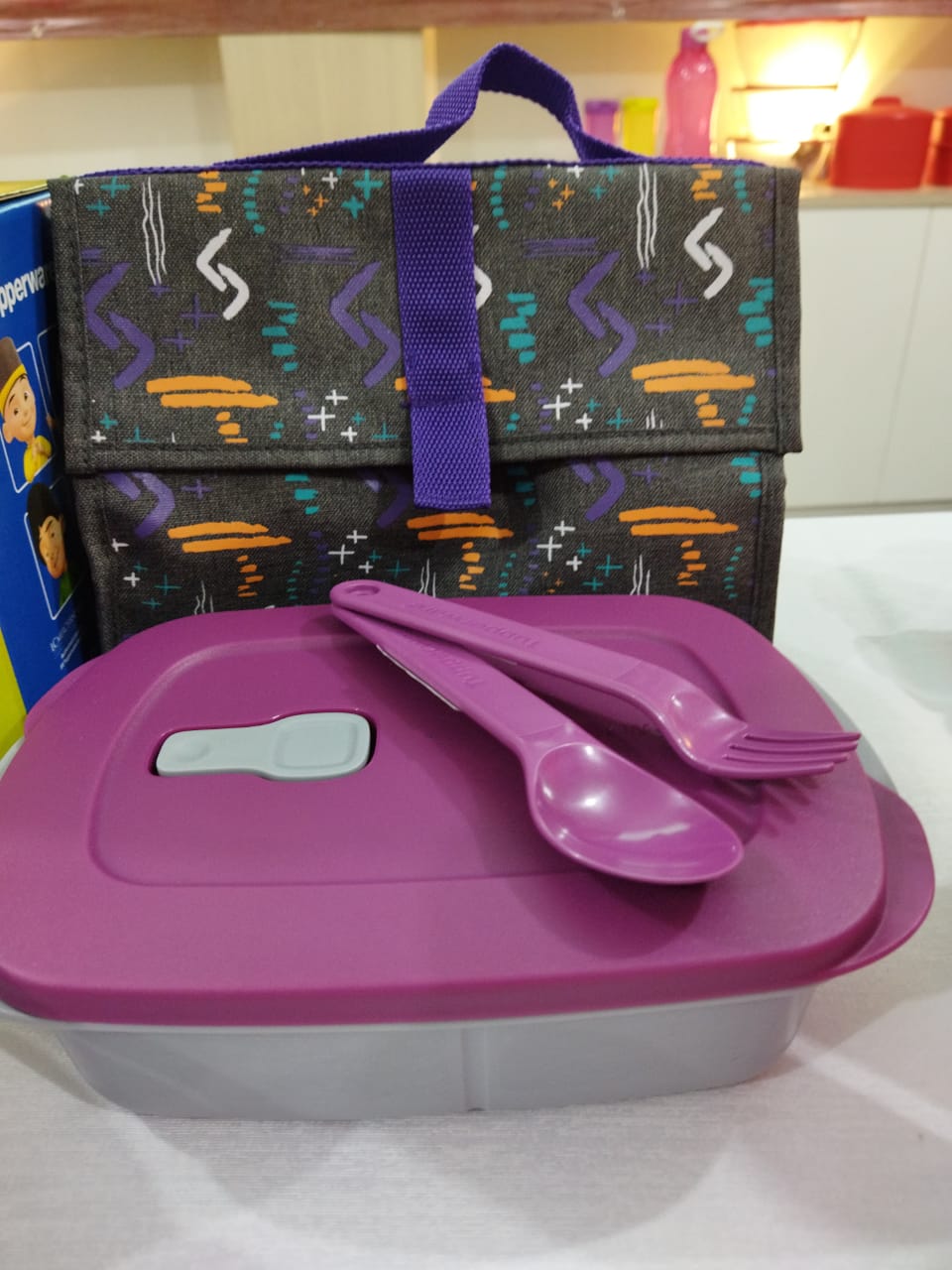 Tupperware fit to go microwaveable pink with gift bekal makan set