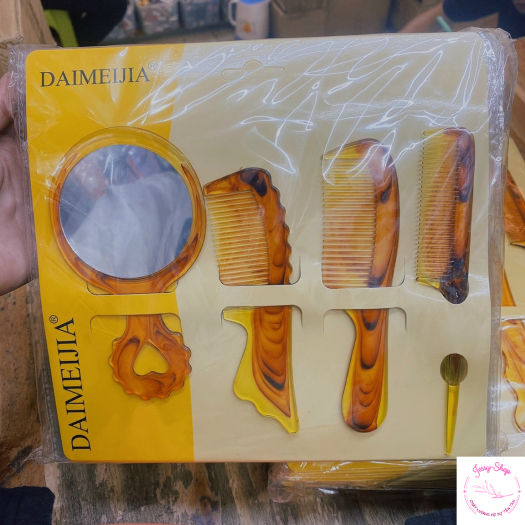 Combo 4 Cây Gương Lược Chải Tóc Tạo Kiểu Tóc Đa Dạng Cao Cấp Cho Nam Nữ